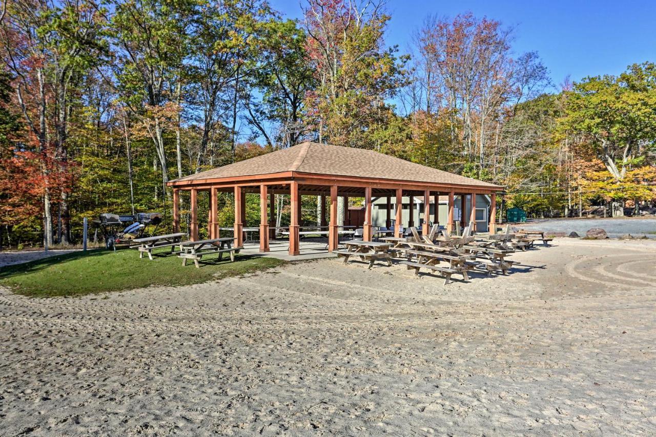 Bear Den Rustic Pocono Lake Home With Game Room! ภายนอก รูปภาพ