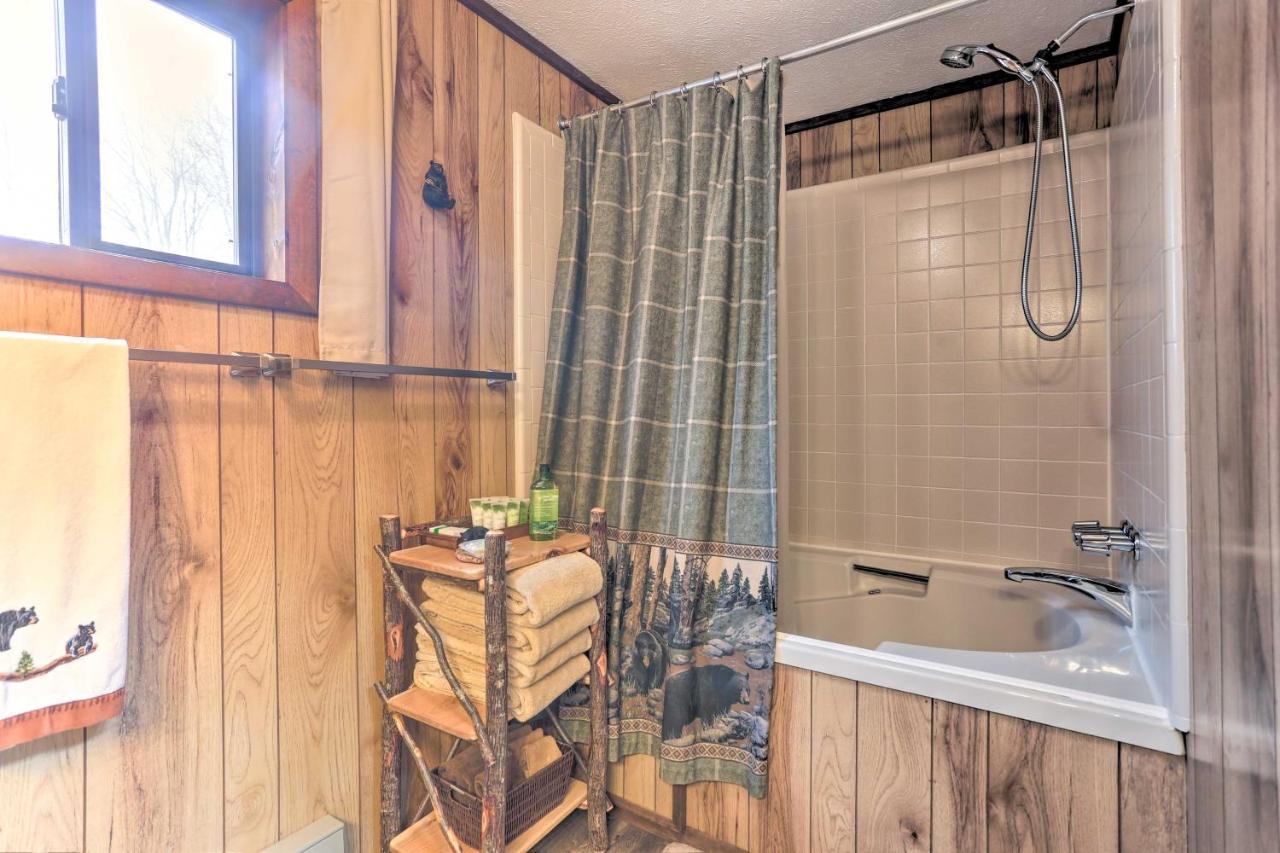 Bear Den Rustic Pocono Lake Home With Game Room! ภายนอก รูปภาพ
